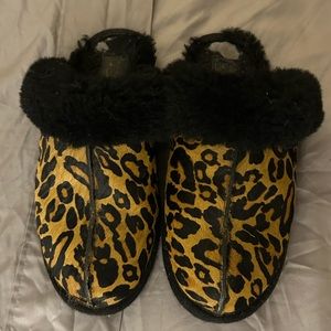 Ugg Leopard Slide Slippers Size 9